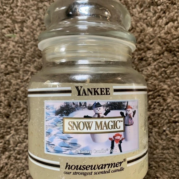 Yankee Candle Black Band "Snow Magic" 14.5 oz - Picture 1 of 5